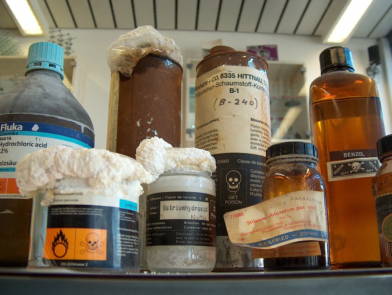 Pixabay/Romeo Scheidegger: Problematika čistoty laboratorních chemikálií