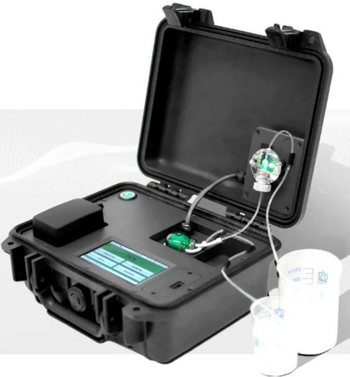 2 THETA ASE / Václav Helán: Obr. 2 - Přenosný analyzátor PCA 2