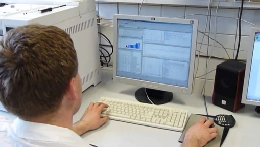 Nález ocelových sudů s neznámou látkou v Židlochovicích