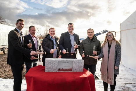 Slavnostní poklepání na základní kámen nové budovy laboratoří v Pardubicích