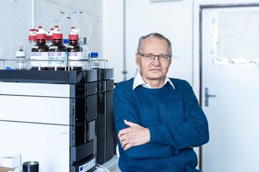 <p><strong>AVČR: </strong>Souboj světla a antibiotik. Dokážeme vyčistit vodu od škodlivých látek?</p>