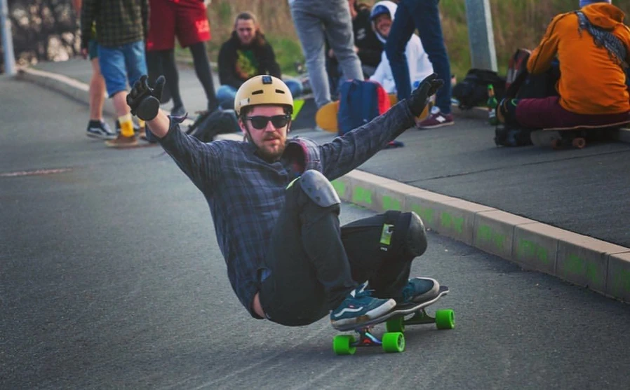 CXI TUL: Z laborky rovnou na longboard - Martin Palušák jede ve vědě a adrenalinu