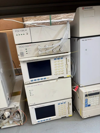 Shimadzu LC-10 HPLC System – komplexní modulární konfigurace (Testováno)