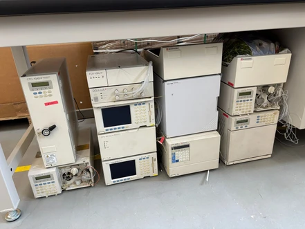 Shimadzu LC-10 HPLC System – komplexní modulární konfigurace (Testováno)