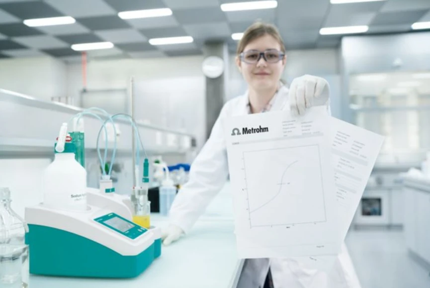 Metrohm: Díky USB portu lze Eco Titrátor připojit k tiskárně anebo ukládat potřebné na paměťovou USB jednotku