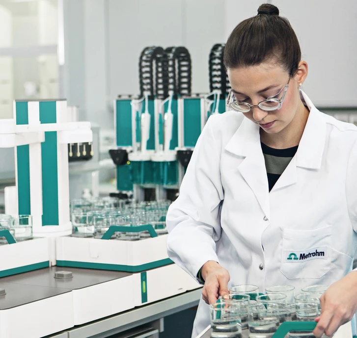 Metrohm: Titrátor OMNIS - Automatizace titrátoru OMNIS
