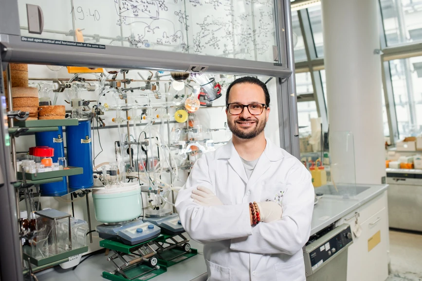 <ul>
<li><strong>Foto:</strong> Nadace Experientia: Metoda výměny atomu dusíku za síru pomůže usnadnit hledání nových léčiv - Václav Chmela</li>
</ul>
