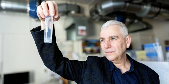 Zbytky léčiv ve vodě jsou velká ekologická výzva. Pomoci by mohlo světlo
