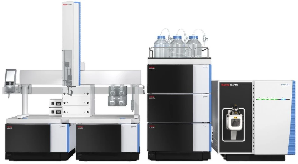 Thermo Scientific™ Transcend™ Multichannel UHPLC Systems: Systém Transcend TLX-2 s trojitým kvadrupólovým hmotnostním spektrometrem TSQ Altis Plus.