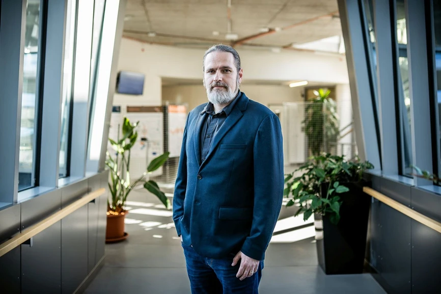 Tomáš Belloň / ÚOCHB: Dr. Jiří Kaleta, vedoucí vědecké skupiny Molekulární stroje, ÚOCHB