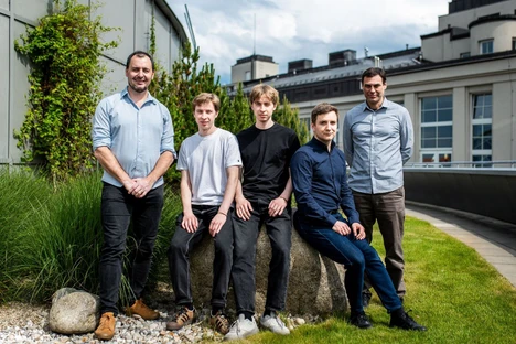 Vědci z ÚOCHB a ČVUT objevují neznámé molekuly s pomocí AI