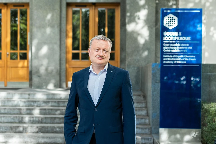 ÚOCHB/Tomáš Belloň: Nadační fond IOCB Tech se mění na IOCB Foundation a zahajuje novou ambiciózní etapu své existence: Ředitel ÚOCHB prof. Jan Konvalinka.