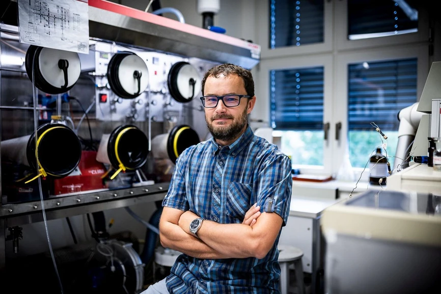 UOCHB / Tomáš Belloň: Dr. Aleš Marek, vedoucí skupiny Syntéza radioaktivně značených sloučenin, ÚOCHB