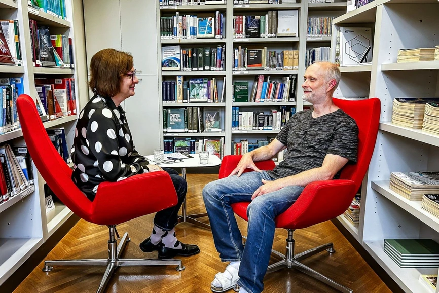 ÚOCHB/Tomáš Belloň - Podcast CHEmic #44 – Pro špičkovou vědu je zásadní mezinárodní spolupráce