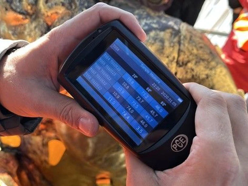 UPOL / Luděk Peřina: Odborníci z přírodovědecké fakulty pomáhají s obnovou sloupu Nejsvětější Trojice