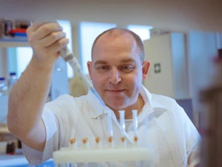 Fytochemik Ondřej Novák se díky výzkumu fytohormonů dostal na seznam nejcitovanějších vědců světa