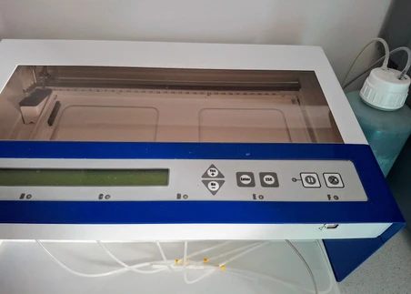 Dynablot Plus stolní automatický analyzátor pro testování Western Blot kitů (Bazar)