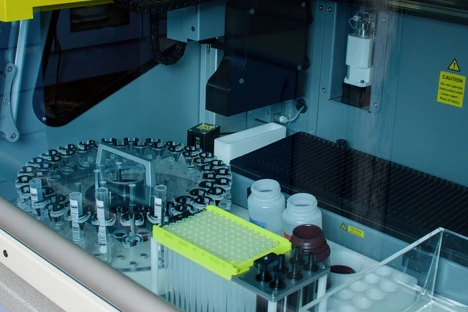 RoboBlot stolní automatický analyzátor pro testování Western Blot kitů (Bazar)