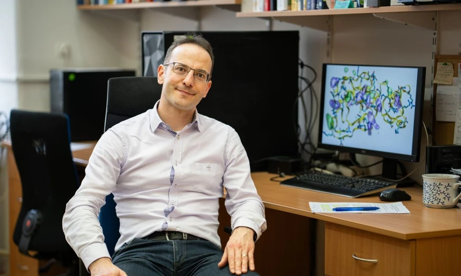 <p><strong>VŠCHT Praha: </strong>Jan Heyda: Molekulární pohled na bezmembránové organely ve spolupráci s USA</p>