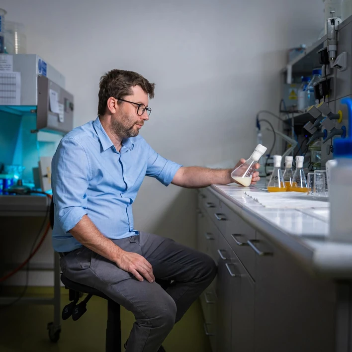 VUT/Václav Koníček: Stanisla Obruča se zabývá biodegradabilními plasty na FCH VUT