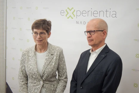 Manželé Dvořákovi věnují dvě stě milionů na podporu mladých chemiků